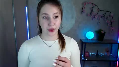 kamilla_love_ online show from May 5, 12:13 pm