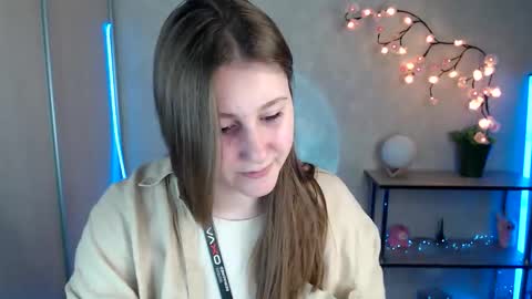 kamilla_love_ online show from May 20, 12:11 pm