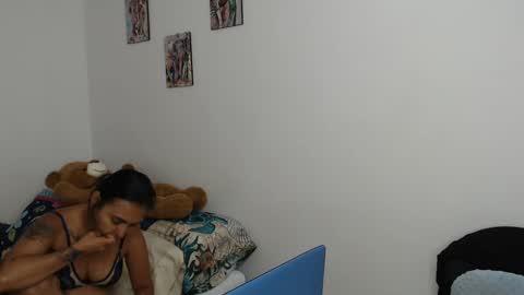 Snapshot of kammy_cami chatting on September 11, 9:37 pm kammy y camila online show from September 11, 9:37 pm