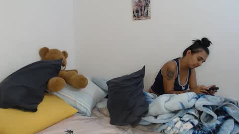 Snapshot of kammy_cami chatting on October 2, 12:17 am kammy y camila online show from October 2, 12:17 am