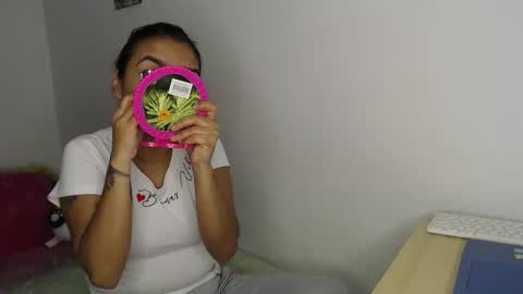 Snapshot of kammy_cami chatting on October 22, 8:52 pm kammy y camila online show from October 22, 8:52 pm