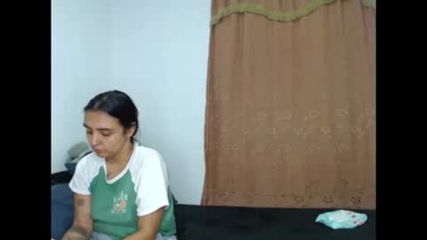 Snapshot of kammy_cami chatting on April 22, 3:09 am kammy y camila online show from April 22, 3:09 am