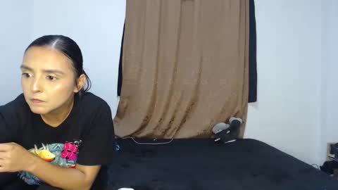 Snapshot of kammy_cami chatting on April 24, 12:35 am kammy y camila online show from April 24, 12:35 am