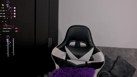 Snapshot of kandy_s chatting on April 1, 4:46 am Ask me online show from April 1, 4:46 am