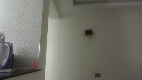 kandy_springs online show from May 19, 8:42 am