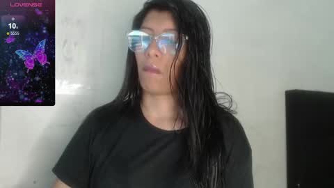 Snapshot of kanroji_mitsuri_11 chatting on December 3, 10:51 pm Sanctuary online show from December 3, 10:51 pm