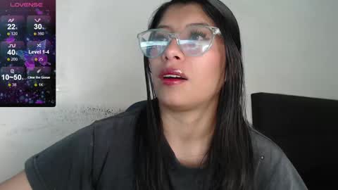 Snapshot of kanroji_mitsuri_11 chatting on December 17, 8:54 pm Sanctuary online show from December 17, 8:54 pm