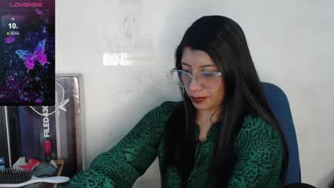 Snapshot of kanroji_mitsuri_11 chatting on December 23, 8:14 pm Sanctuary online show from December 23, 8:14 pm