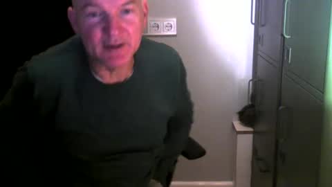 Snapshot of kapitein_rob chatting on December 23, 6:00 am Robbie online show from December 23, 6:00 am