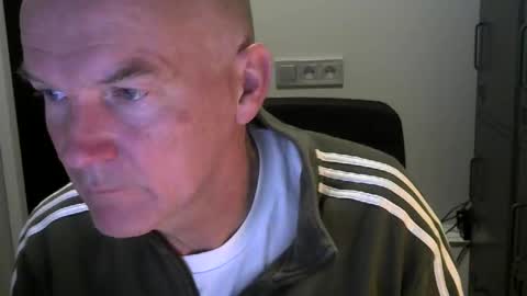 Robbie online show from October 19, 5:08 am