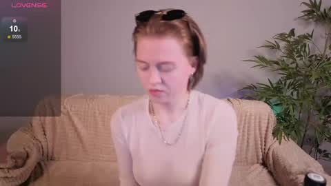 Karen online show from May 6, 9:03 am