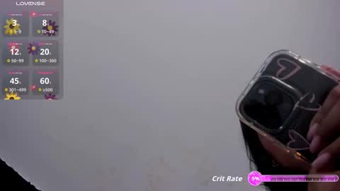 Snapshot of karen_roldan chatting on October 4, 3:37 am online show from October 4, 3:37 am