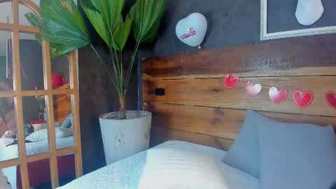 Snapshot of karen_roldan chatting on February 15, 3:14 am online show from February 15, 3:14 am
