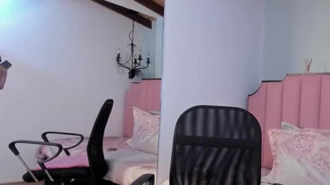 Snapshot of karen_simss chatting on October 15, 11:54 am Karen online show from October 15, 11:54 am