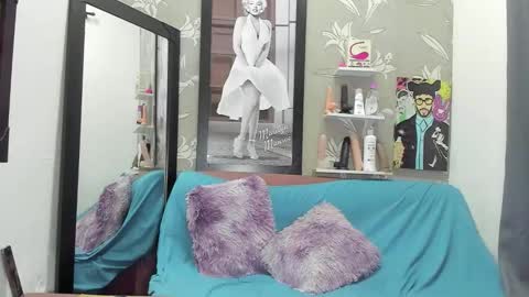 Karen online show from February 13, 9:00 pm