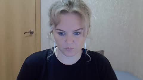 karennelsonx online show from September 18, 11:01 am