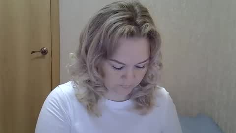 karennelsonx online show from October 14, 10:27 am