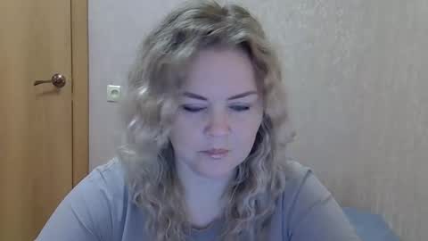 karennelsonx online show from December 1, 11:15 am