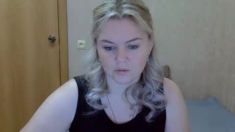 karennelsonx online show from January 15, 11:26 am