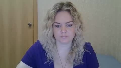 karennelsonx online show from May 8, 9:47 am