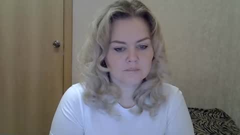 karennelsonx online show from May 11, 9:15 am