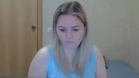 karennelsonx online show from May 12, 1:19 pm
