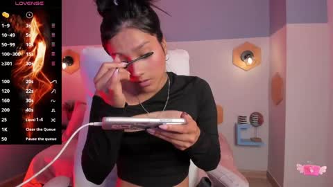 Kari  online show from May 6, 8:03 pm
