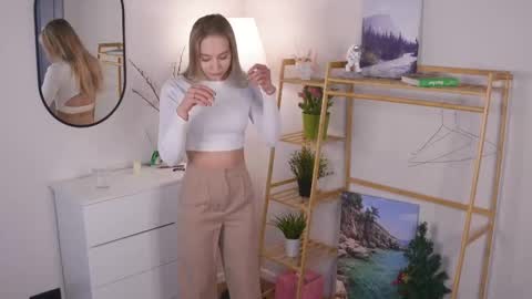 AliceSubscribe to my fan club online show from February 12, 5:35 am