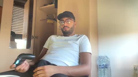 Snapshot of karim03larbi chatting on January 12, 12:33 pm karim03larbi online show from January 12, 12:33 pm