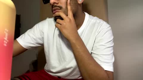 Snapshot of karim03larbi chatting on January 22, 4:02 pm karim03larbi online show from January 22, 4:02 pm