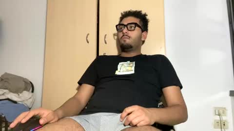 Snapshot of karim03larbi chatting on February 8, 10:51 pm karim03larbi online show from February 8, 10:51 pm