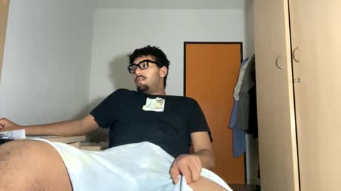 Snapshot of karim03larbi chatting on March 4, 7:43 pm karim03larbi online show from March 4, 7:43 pm