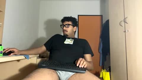 Snapshot of karim03larbi chatting on March 6, 7:43 pm karim03larbi online show from March 6, 7:43 pm