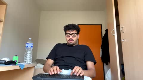 Snapshot of karim03larbi chatting on March 7, 12:34 pm karim03larbi online show from March 7, 12:34 pm