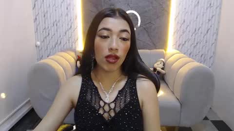Snapshot of karime_b_ chatting on October 18, 12:39 pm karime_b_ online show from October 18, 12:39 pm