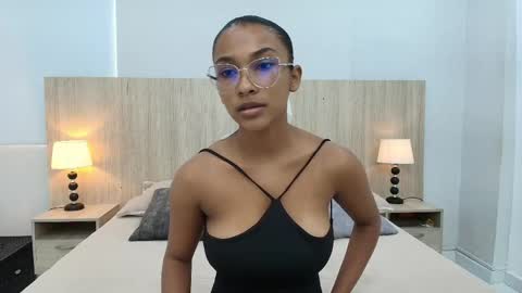 Snapshot of karina_calderon chatting on April 14, 11:38 am Karina Calderon online show from April 14, 11:38 am