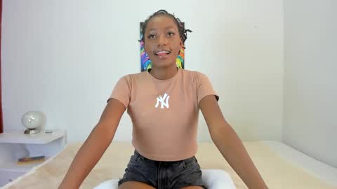 Snapshot of karina_lopez7 chatting on February 6, 8:23 pm karina_lopez7 online show from February 6, 8:23 pm