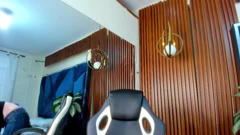 karinasanchezz online show from October 15, 11:54 am