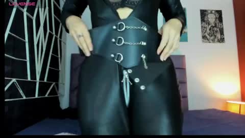 KARINNA  RAVEN online show from May 13, 2:09 am