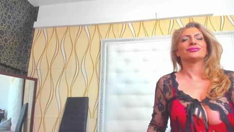 Snapshot of karissia_ chatting on February 14, 8:33 am KARISSIA online show from February 14, 8:33 am