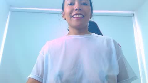 Snapshot of karla_l0ve chatting on April 10, 2:44 pm Karla online show from April 10, 2:44 pm