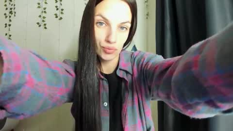 karla_lim online show from October 6, 11:07 am