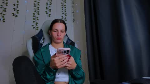 karla_lim online show from October 18, 10:32 pm