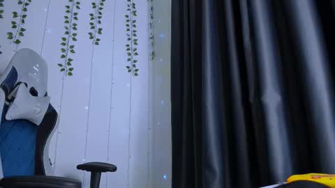 karla_lim online show from February 16, 8:43 am