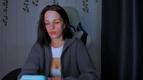 Snapshot of karla_lim chatting on May 18, 7:14 am karla_lim online show from May 18, 7:14 am