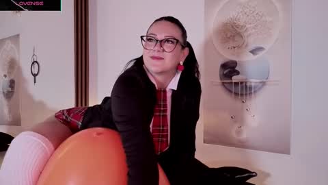 karla online show from October 18, 11:55 am