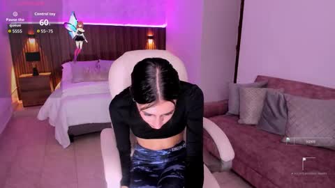 Snapshot of karlaa_james chatting on October 6, 11:07 am Karlaa online show from October 6, 11:07 am