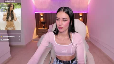 Snapshot of karlaa_james chatting on April 18, 11:03 am Karlaa online show from April 18, 11:03 am