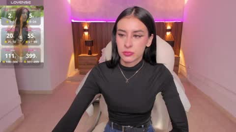 Snapshot of karlaa_james chatting on April 22, 11:01 am Karlaa online show from April 22, 11:01 am