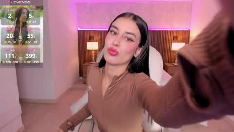Snapshot of karlaa_james chatting on April 27, 11:08 am Karlaa online show from April 27, 11:08 am
